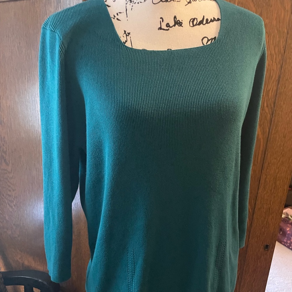 1x Turquoise Dressbarn tailored sweater